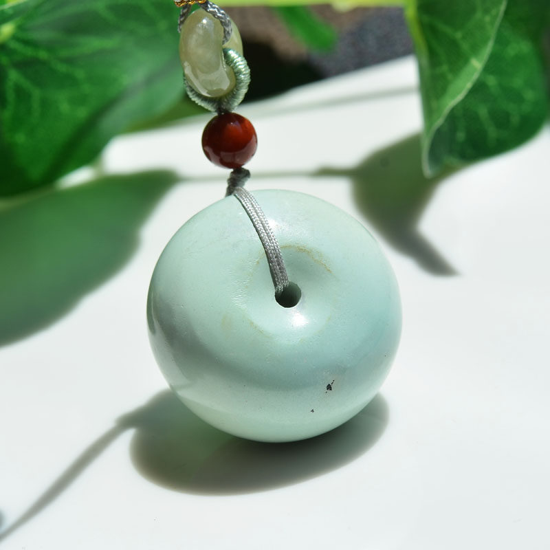 천연 크리스탈 원시 광석 최적화되지 않은 파란색과 흰색 청록색 평화 버클 펜던트 10.8G 간단하고 단순한 남성과 여성