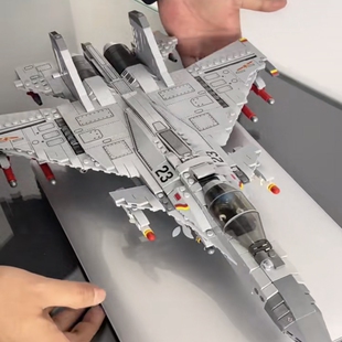 中国国产积木小颗粒儿童男孩拼装益智玩具巨大型战斗机歼15高难度