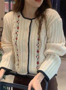 knitted round sweater neck flower contrast hemming