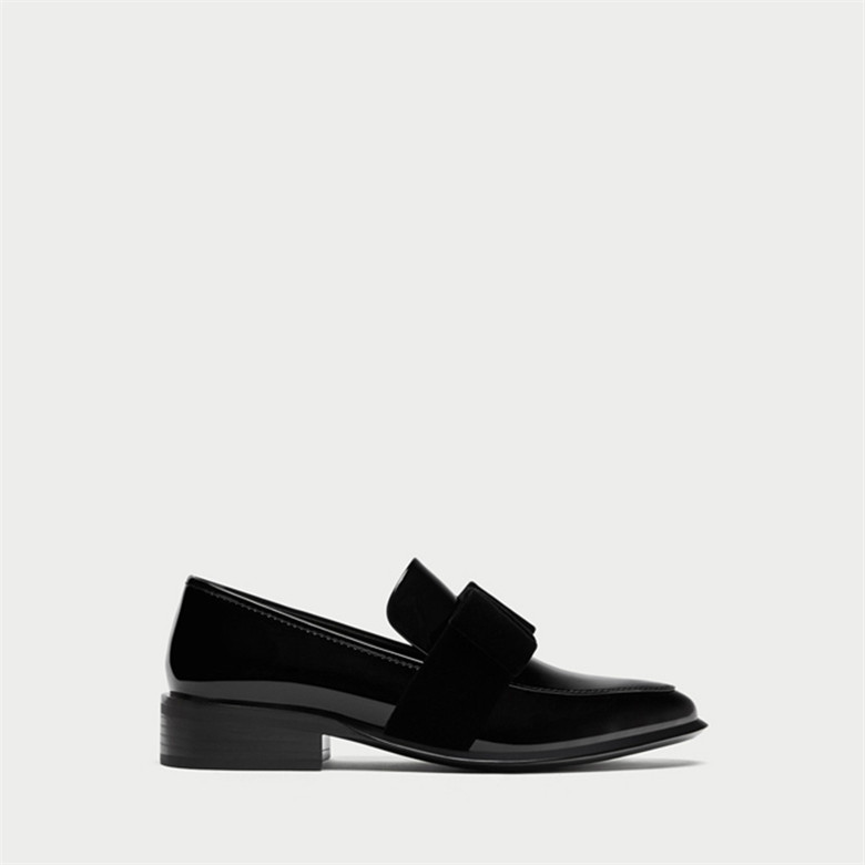 ZARA TRF ŮЬ Ìì¶ìÈÞºûµû½áÊÎĪ¿¨ÐÁƽµ×µ¥Ð¬ºÚÉ«¼âͷƤЬ