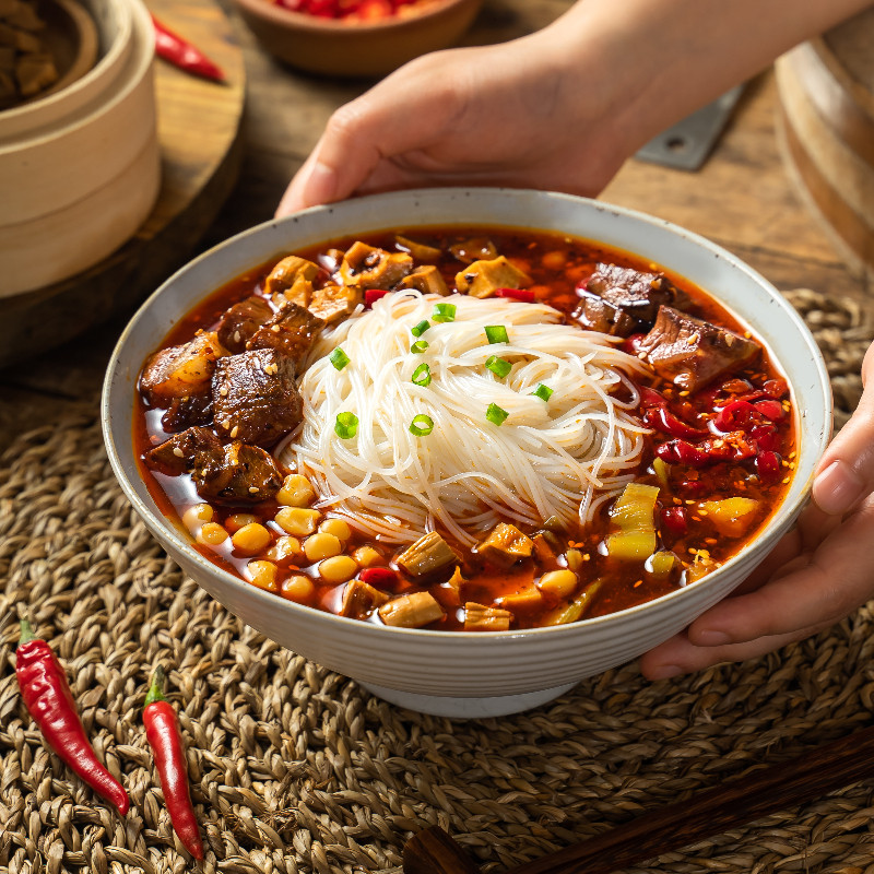 【桶装】粉痴功夫绵阳米粉免煮冲泡即食速食牛肉肥肠鸡肉红汤清汤