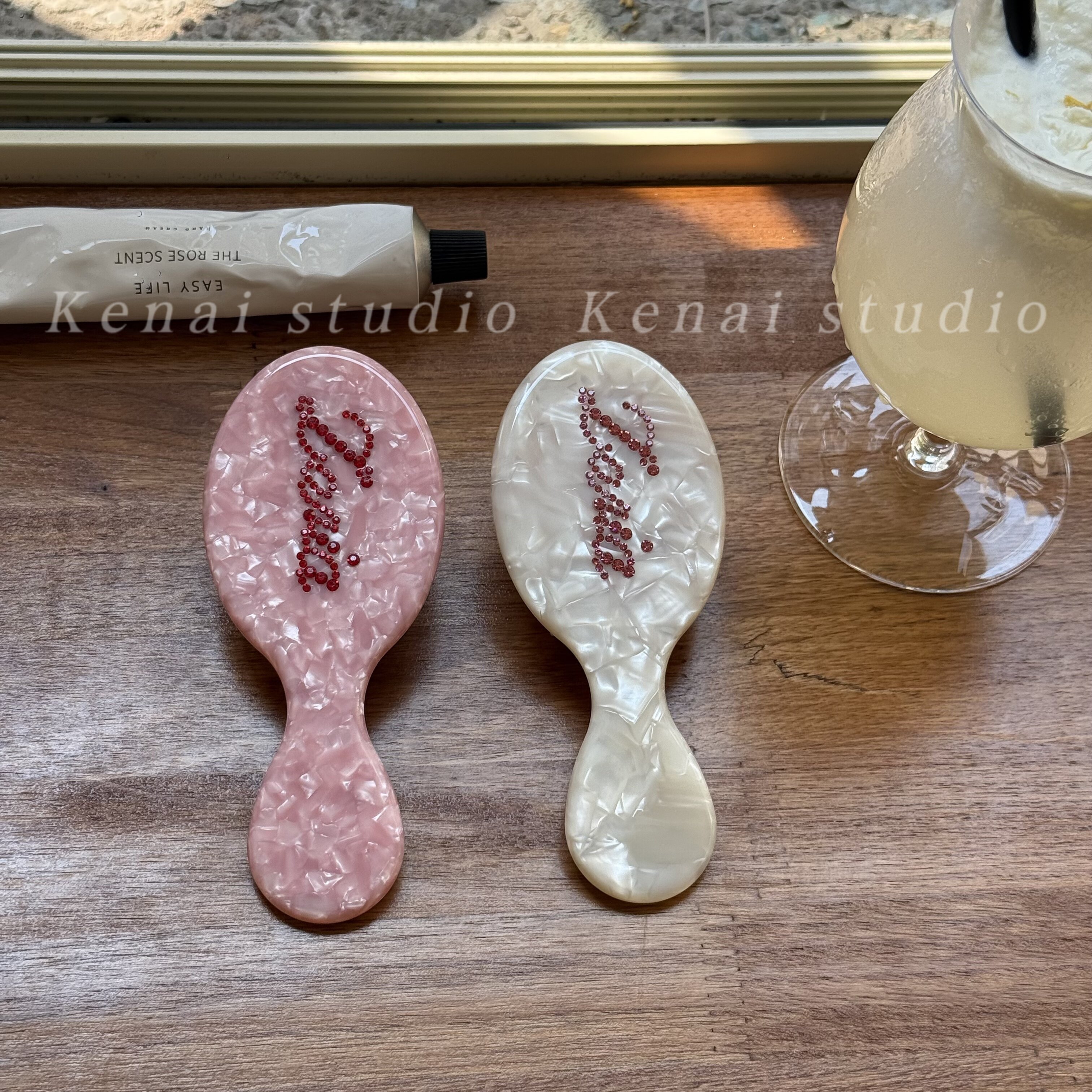 emijay英文水钻醋酸少女心闪钻气垫梳随身按摩气囊梳伴手礼礼物女