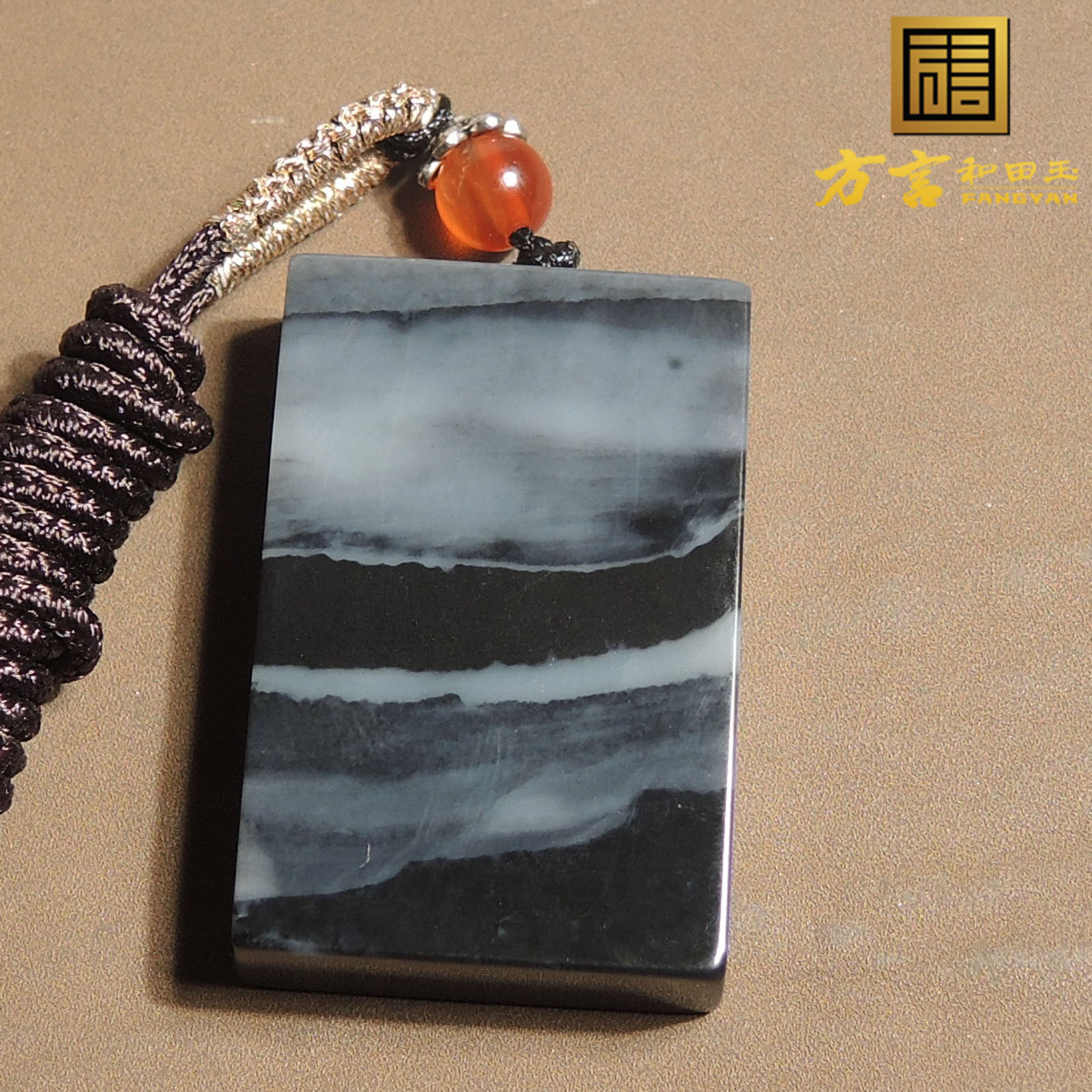 方言精品新疆和田玉老熟锅灰聚墨意境山水画青花籽料平安无事牌R1