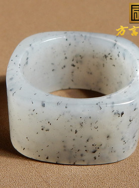 方言精品收藏级新疆羊脂白玉底点墨青花籽料18mm方形戒指戒圈A5