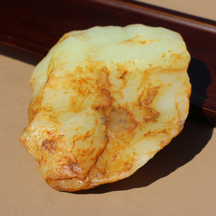 放巨漏方言新疆戈壁料自然风化痕迹包浆红沁皮黄口原石摆件把件A1