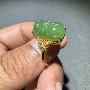 放漏方言和田玉精品珍藏俄罗斯老坑碧玉菠菜绿无黑点貔貅戒指S8
