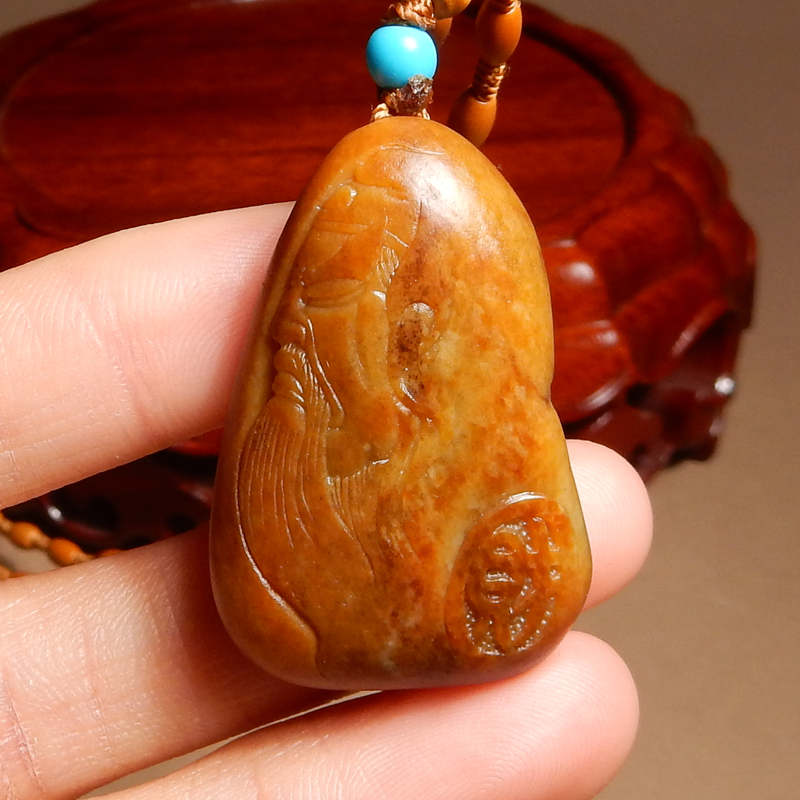 黄沁皮白玉籽料巧雕关公吊坠挂件