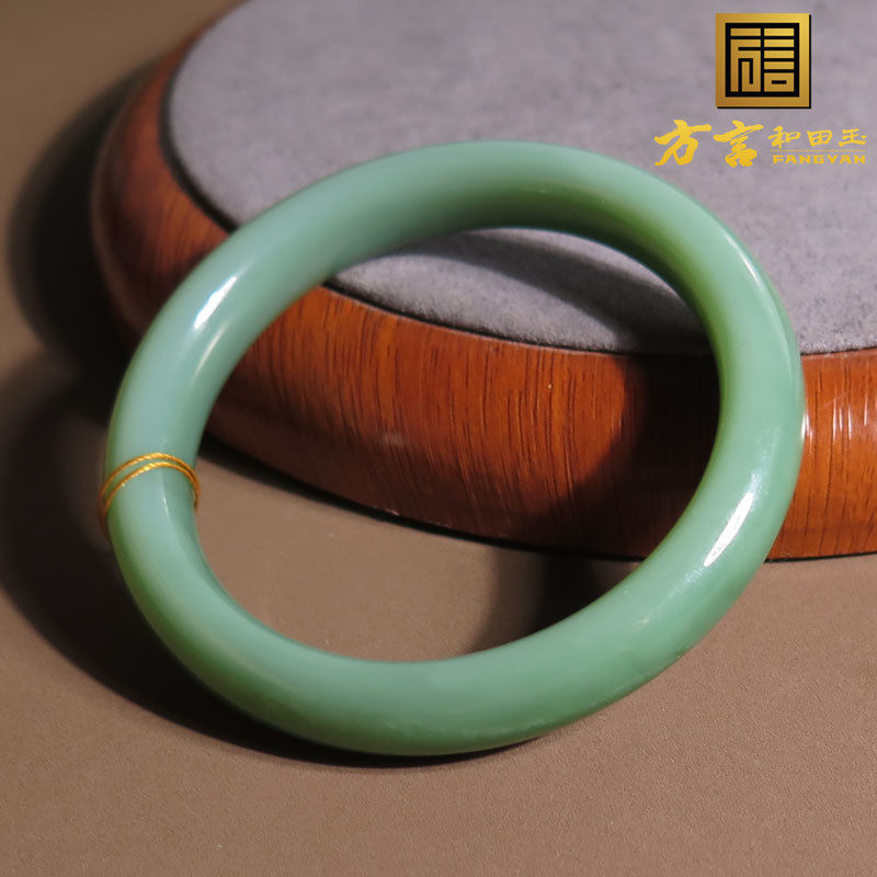 美美哒方言和田玉特色俄罗斯老坑粉绿碧玉卡58mm圆条女神手镯A2