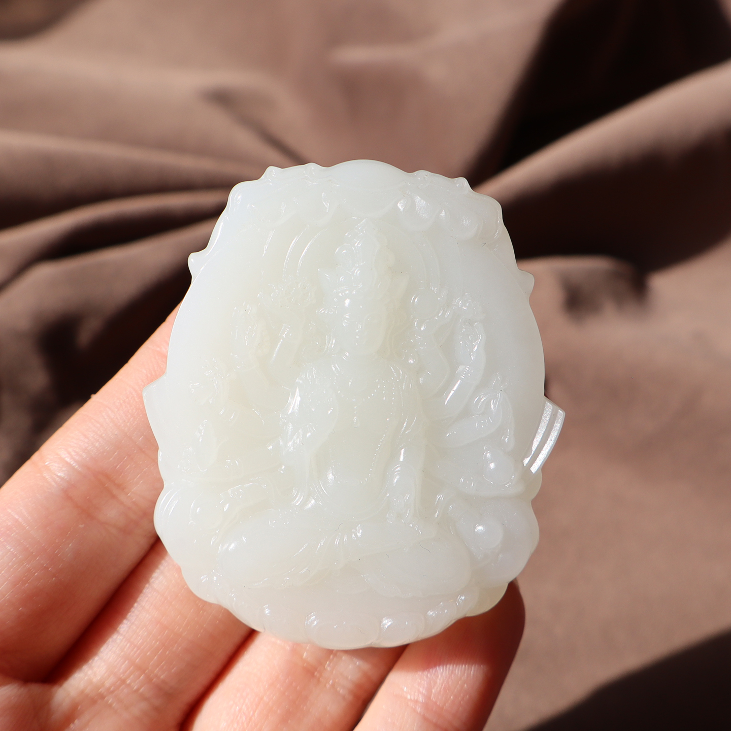 新疆黑山料白玉千手观音牌子吊坠