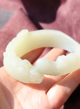 留皮孔油性足白玉籽57mm雕花手镯