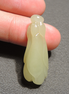 震惊方言和田玉精品新疆且末料油润细腻高脂黄口玉兰花吊坠挂件h2