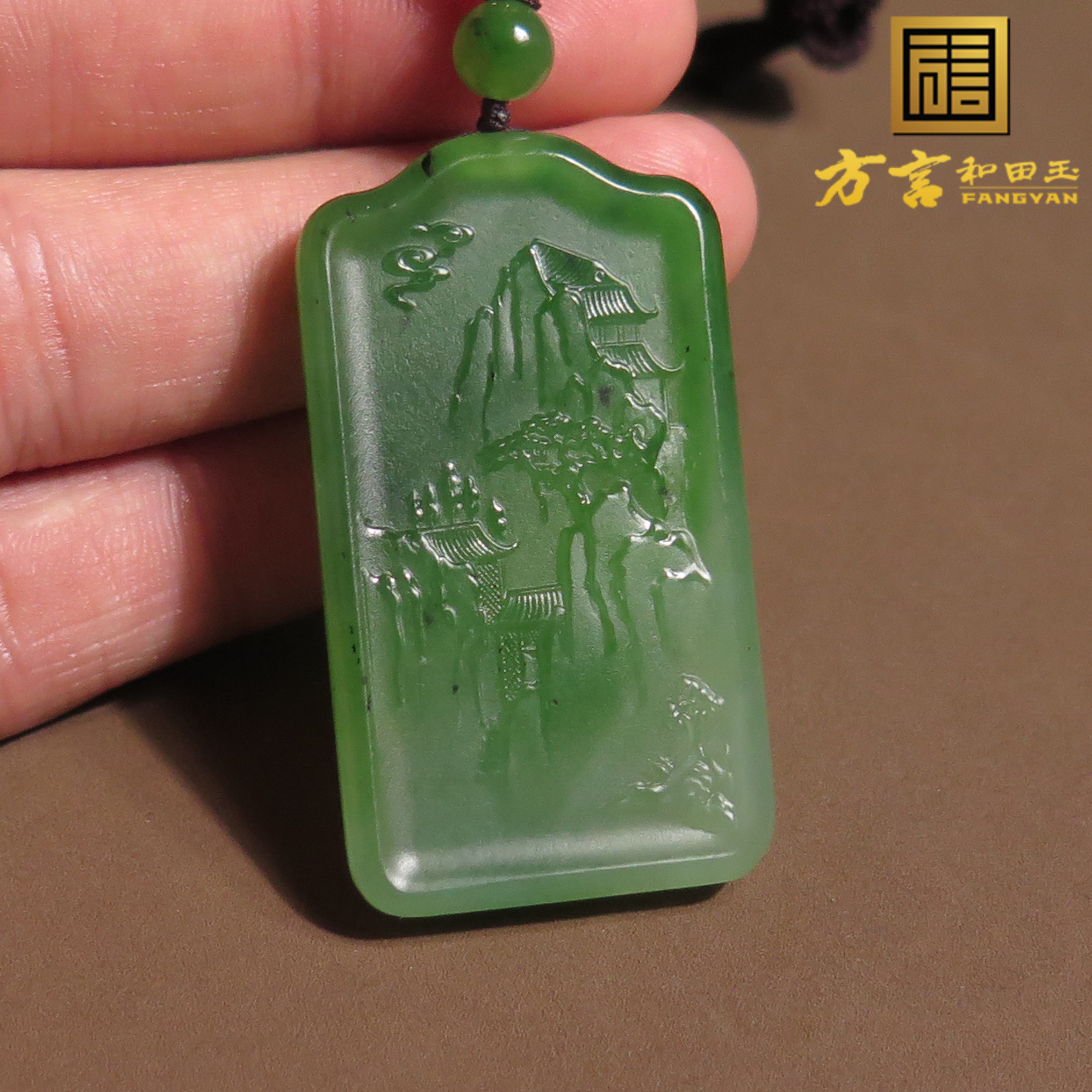 惊呆了方言品牌和田玉俄料高品质果绿碧玉山水意境牌挂件吊坠X7