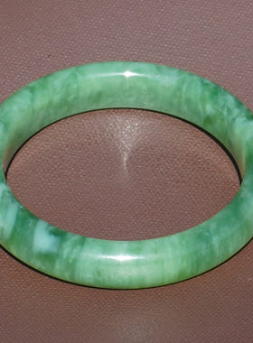 高品罕见方言和田玉俄罗斯七号坑阳绿色碧玉带猫眼60mm正装手镯A6