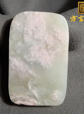 新疆和田玉且末桃花玉山水把件