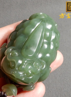 俄罗斯碧玉粉青三角金蝉手把件