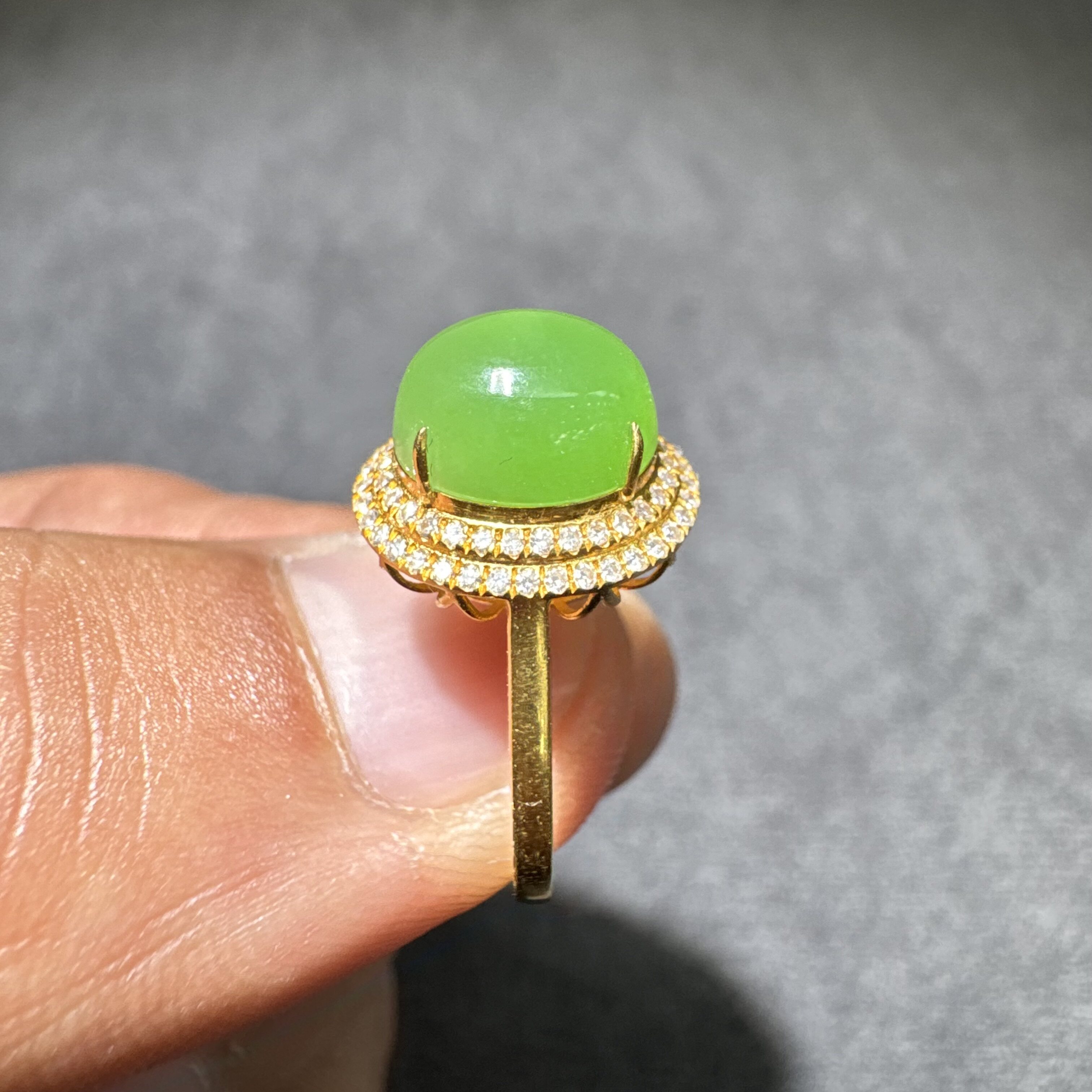 毕业方言和田玉老坑俄料乌兰海苹果绿色标级碧玉18K金17mm戒指S6