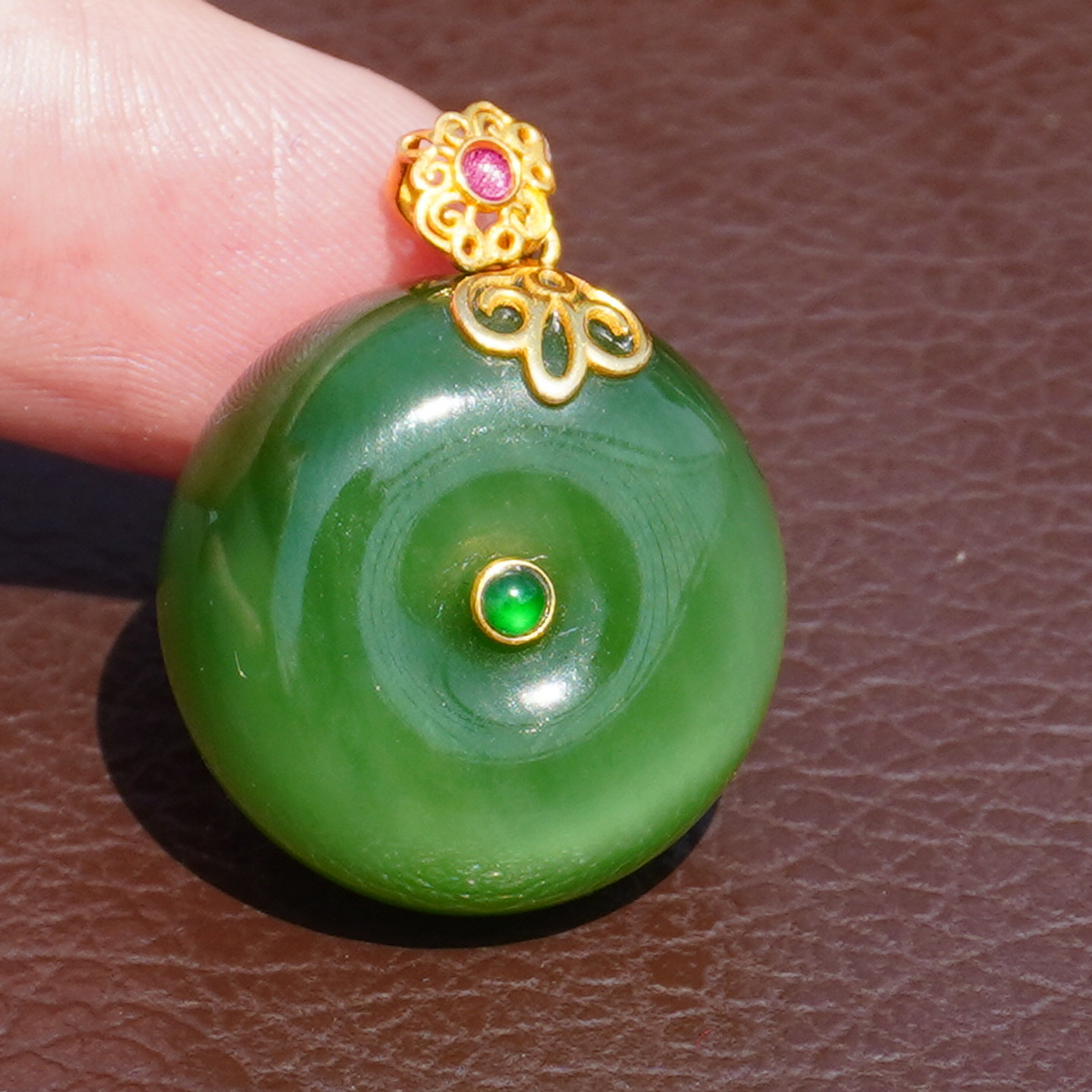 方言品牌收藏标本珍稀俄料碧玉阳绿带猫眼18K金镶嵌平安扣吊坠A6