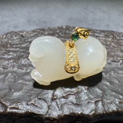 绝美方言和田玉老坑青海料高冰起荧光藕粉18K金马上有钱项坠S6