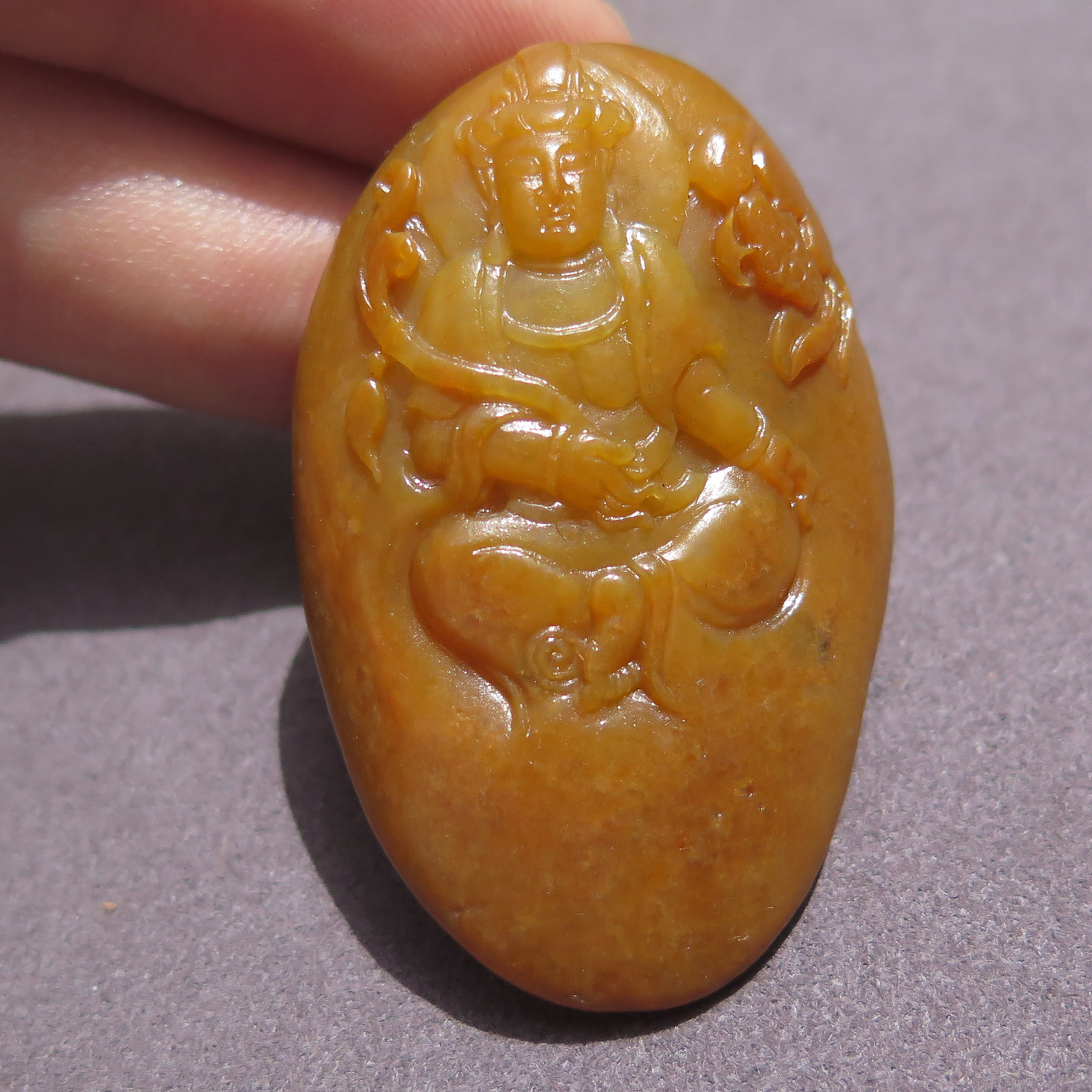 巨漏方言品牌和田玉苏杰大师珍藏级新疆黄沁籽料独籽黄玉观音坠X5