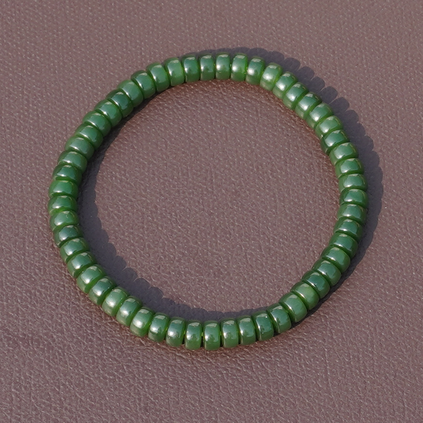 和田玉俄老料细腻菠菜绿碧玉手串