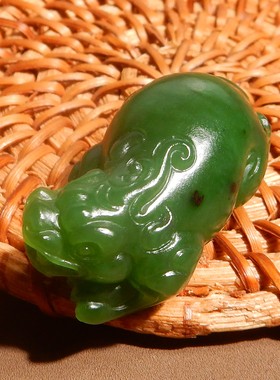 俄罗斯料老坑辣阳绿碧玉貔貅吊坠