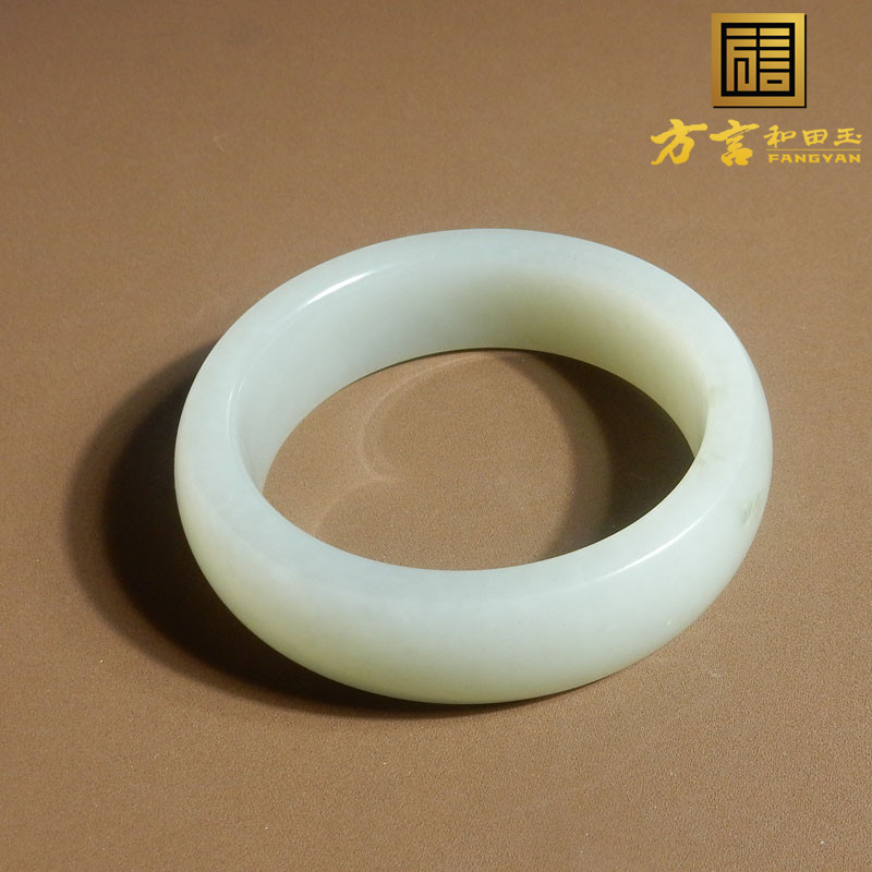美美哒俄罗斯白玉带翠宽版手镯