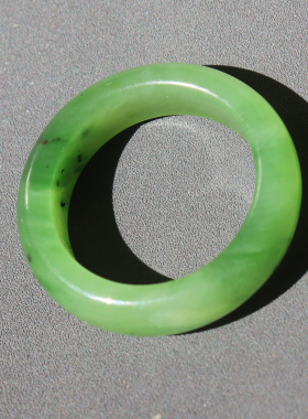 方言和田玉苹果绿碧玉戒圈