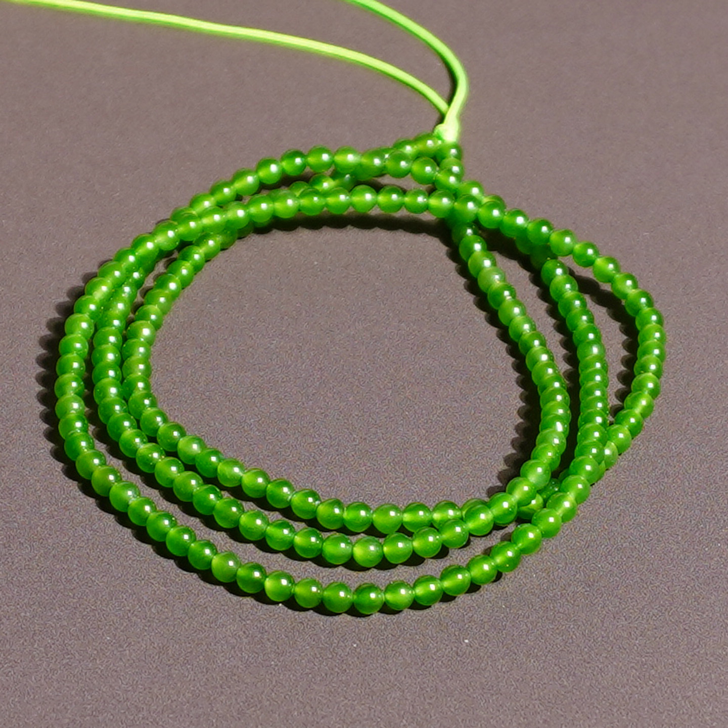 方言和田玉收藏俄料高冰无黑点浓郁辣阳绿碧玉3mm188颗佛珠手串A6