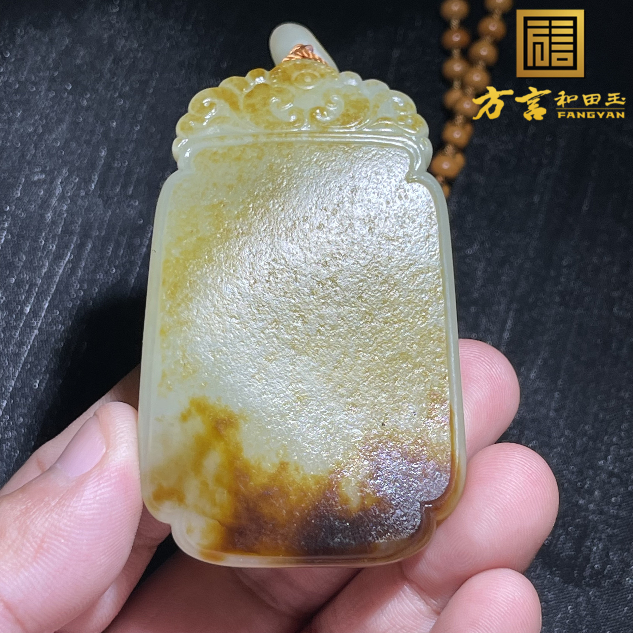 稀缺方言和田玉收藏级新疆籽料色金鹿枣红皮白玉无事牌吊坠S9