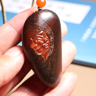 方言和田玉精品特色新疆老熟红沁皮红玉籽料巧雕关公吊坠挂件A1