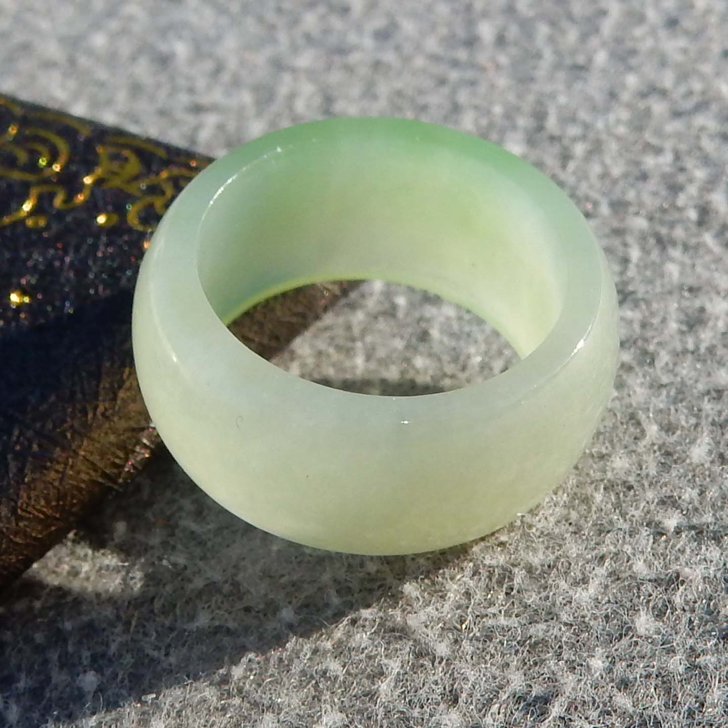 方言和田玉精品特惠青海老坑料冰底白玉带翠高油润16mm戒指扳指s2