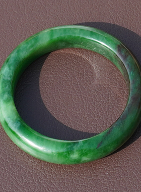 方言俄料浓郁辣绿老红皮碧玉手镯