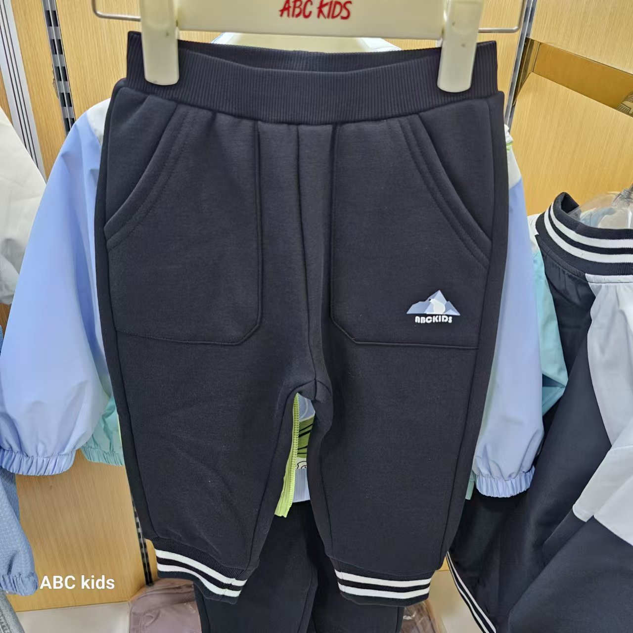 abckids童装2024冬季新品男小童柔软宽松常规运动长裤F452213064