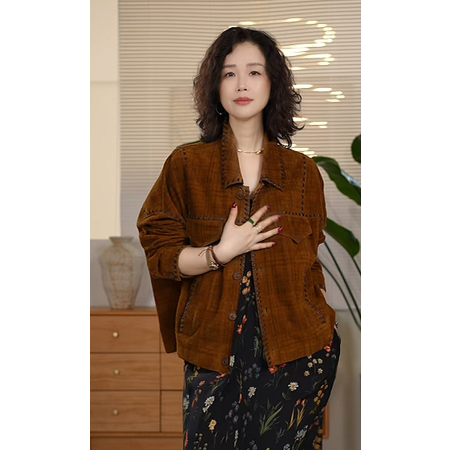 Y【叭哒不惑】  牛皮复古格子高级感皮衣外套女减龄百搭