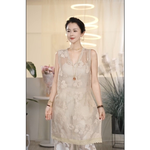 Y【叭哒不惑】 镂空蕾丝花边设计感无袖V领背心裙女气质百搭