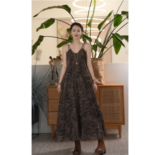 Y【叭哒不惑】 苎麻棉垂坠感复古豹纹吊带连衣裙女气质时髦裙子