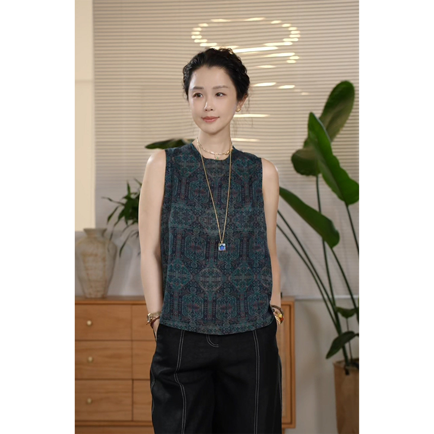 X【叭哒不惑】暗香瓷影 桑蚕丝花萝新中式复古设计感无袖宽松马甲