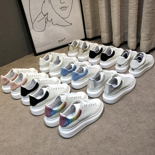 白色厚底小白鞋女款2026新款春季百搭超火爆平底真皮增高白色板鞋