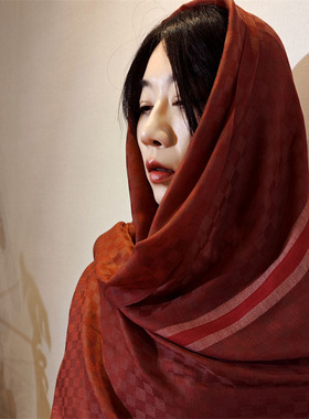 经典棋盘格光泽感薄款山羊绒披肩红色围巾四季可用百搭