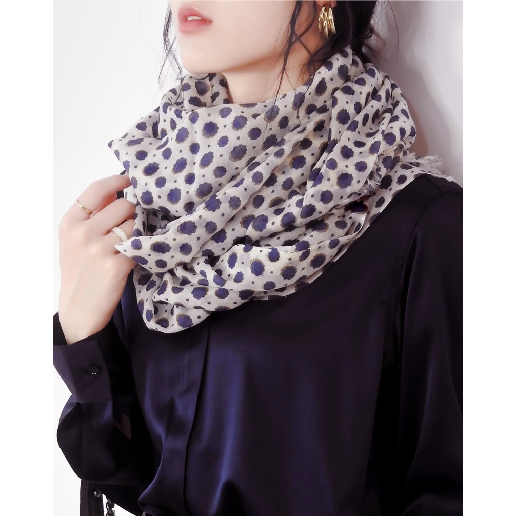 新款轻薄素雅 优雅蓝色印花羊绒围巾披肩女秋冬