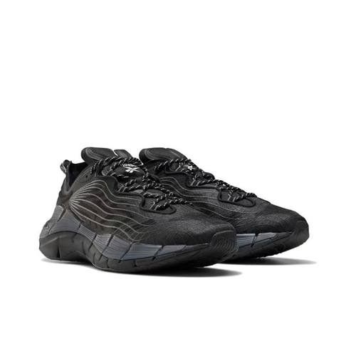 Reebok跑步鞋机能风黑武士