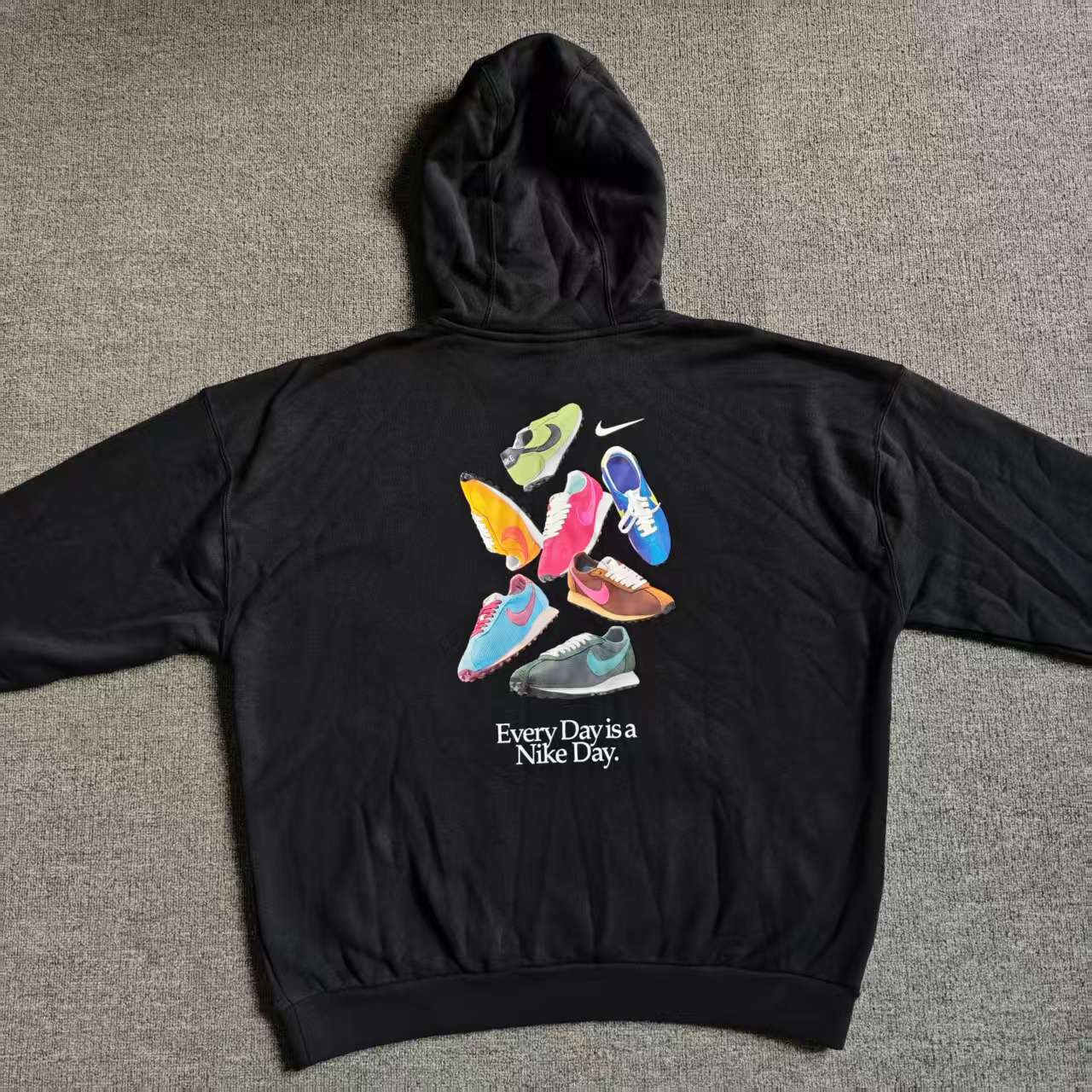 NIKE耐克男子胸前刺绣背后彩虹鞋宽松纯棉毛圈连帽卫衣IO2452-010