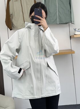 安德玛UA女子冲锋衣25新款City Explorer连帽运动夹克外套6005891