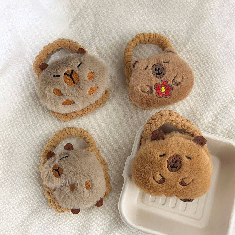 手工针织毛绒耳机包零钱包水豚迷你便携收纳零钱包可爱书包小挂件