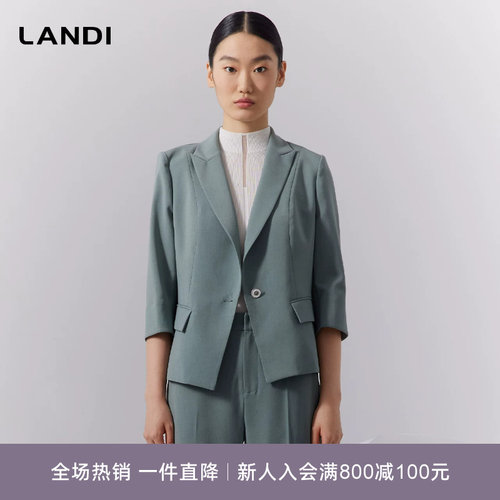浅绿色收腰七分袖西装上衣