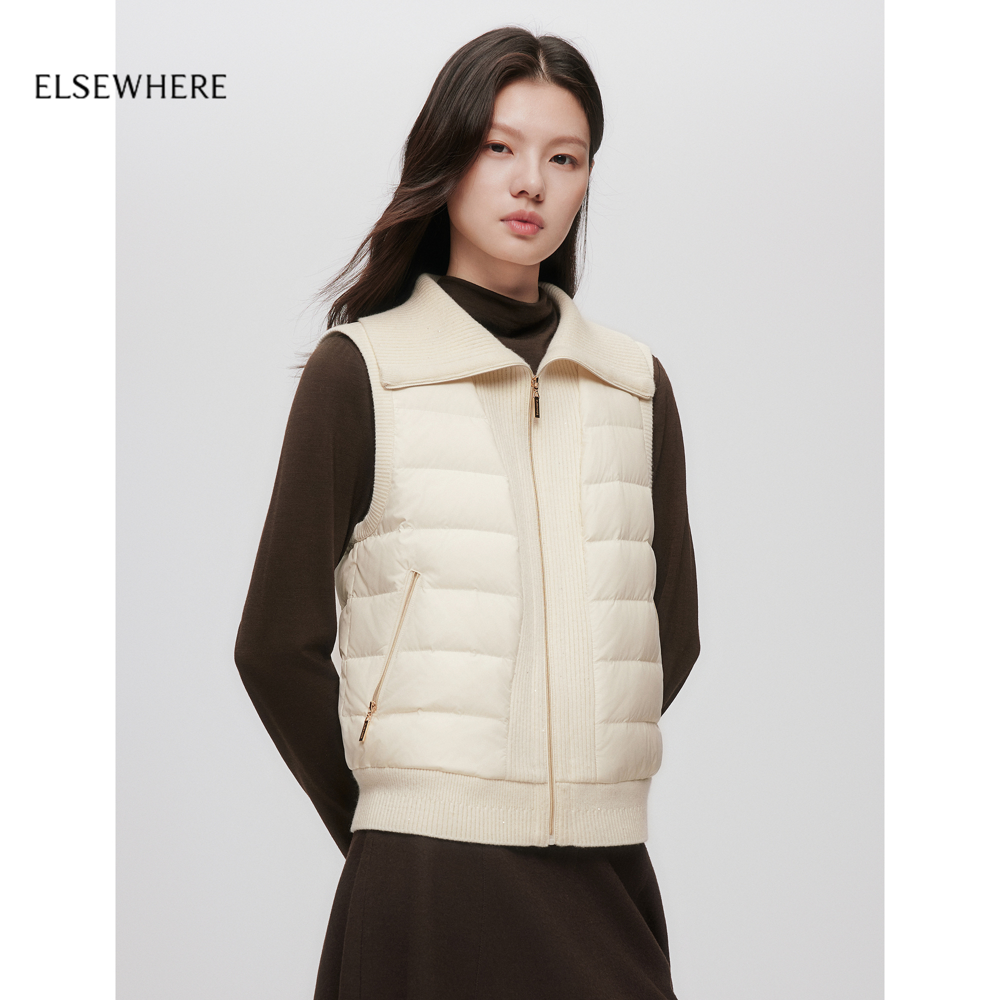 珂思异材拼接羽绒马甲