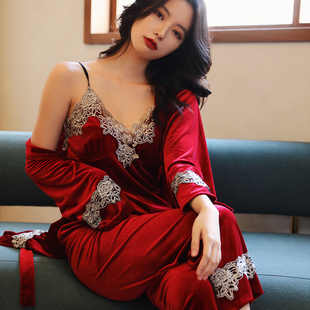 2025新款时尚花边家居服套装睡衣女秋季金丝绒性感蕾丝吊带三件套