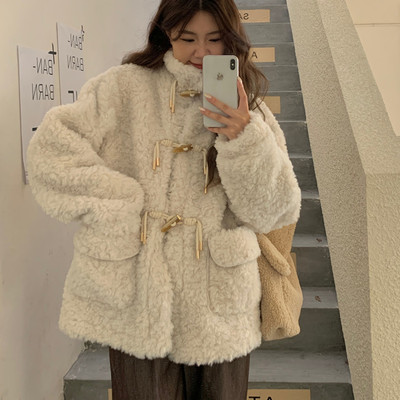 软糯羊羔绒外套秋冬羊羔毛牛角扣仿