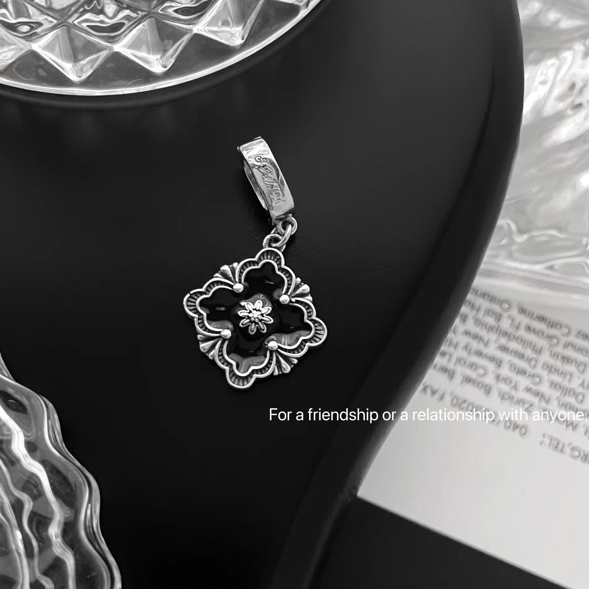 s925纯银黑色滴釉四叶草吊坠小众设计风个性百搭仅吊坠女