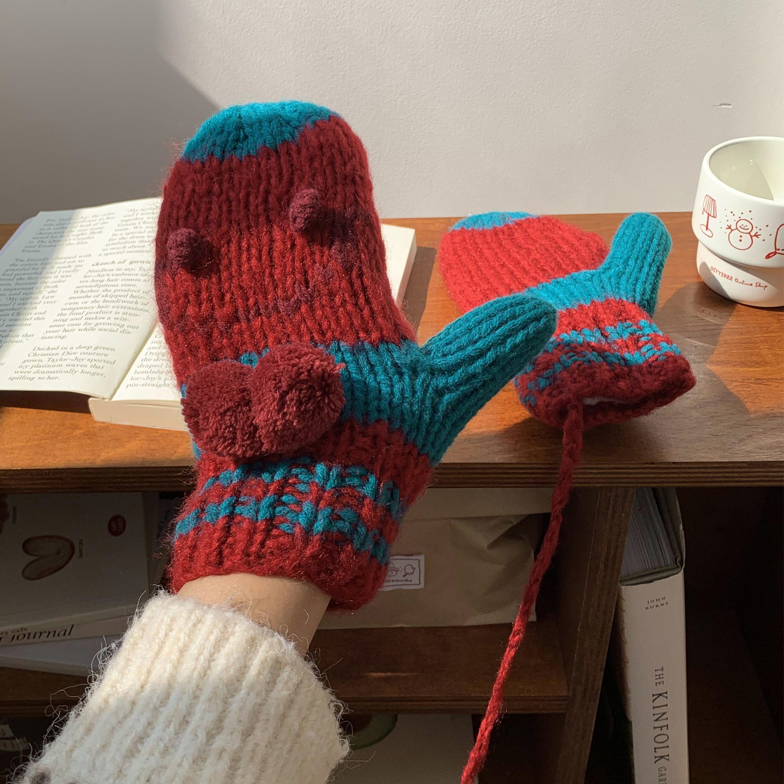 甜美可爱笑脸拼色球球挂脖连指加绒保暖毛线针织手套女冬季连指